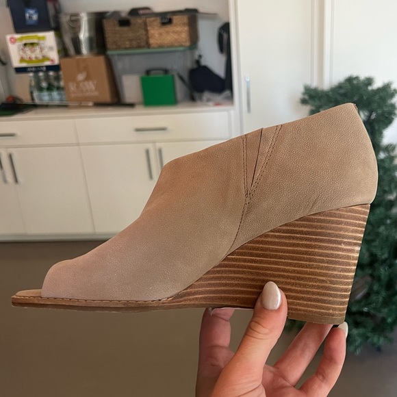 Lucky Jaxy Wedge Sandal - originally $119 - Picture 6 of 7